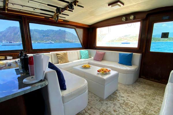 corner view of salon on 55 hatteras