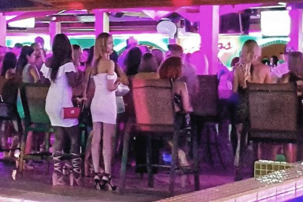 Crowd of women at the pool bar of Hotel Cocal in Jaco