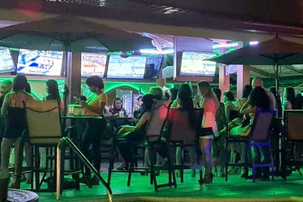 Girls at the Cocal bar best Jaco nightlife in Costa Rica