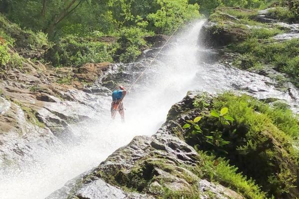 Waterfall-rappelling-3