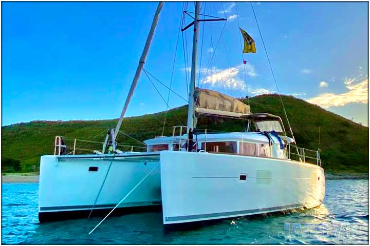 Angle view of 40' luxury catamaran sail boat for private charter in Costa Rica