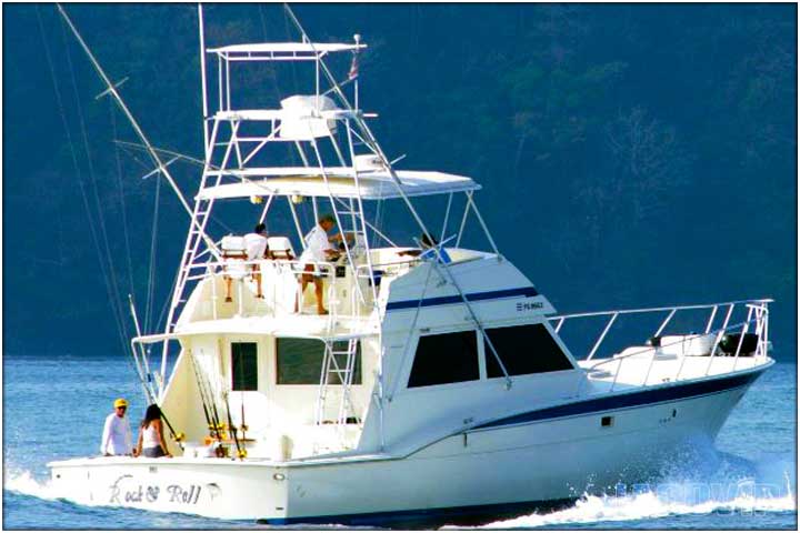 Angle view of 55' hatteras with guests aboard