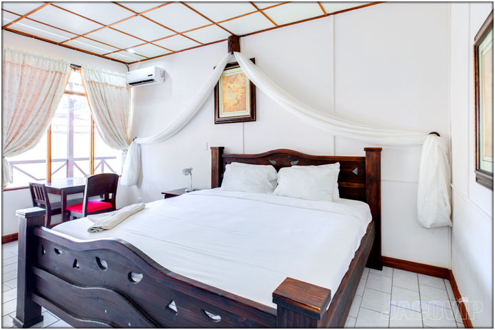 Bedroom with king size bed and white duvet cover