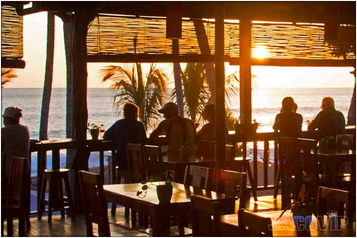 Sunset at Vida Hermosa beachfront restaurant