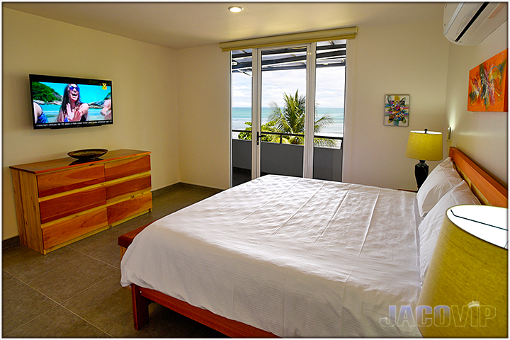 Bedroom number 1 with ocean view