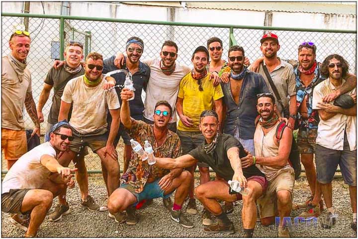 Group of guys dirty after tour in costa rica
