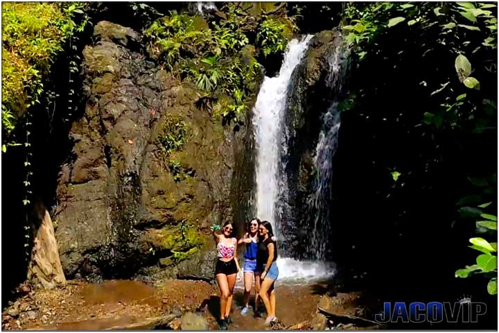 3 girls in front of waterfall in Costa Rica
