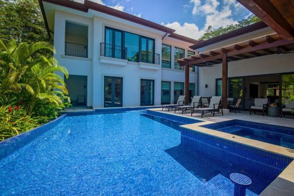 View of the pool and jacuzzi at Casa Aurora in Los Suenos