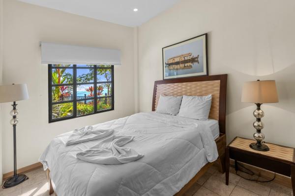 Goa Bedroom 1 with queen size bed at Casa Bisily