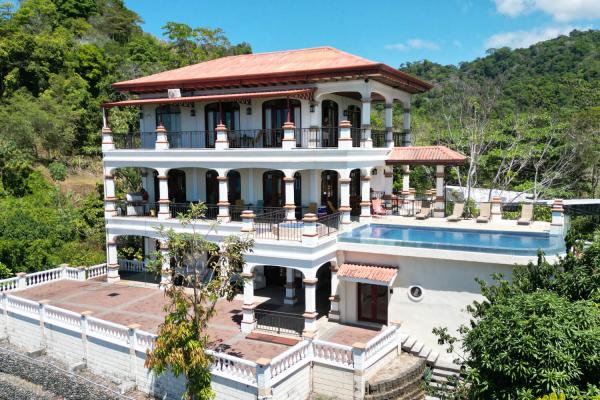 Casa Bisily 3 story villa in Hermosa Beach Costa Rica