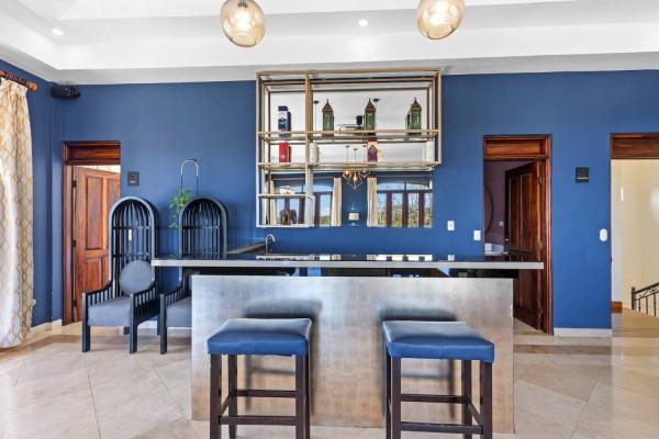 wet bar at Casa Bisily in Hermosa Costa Rica