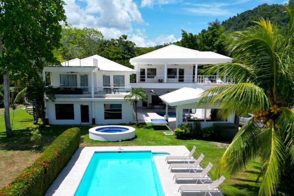 Casa Blanca beachfront rental in Jaco Costa Rica