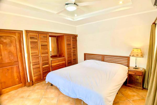 1 King Size Bed Bedroom 4 at Casa Cuatro near pool with wood headboard and king bed