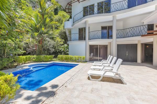 swimming pool at miro-alta villa