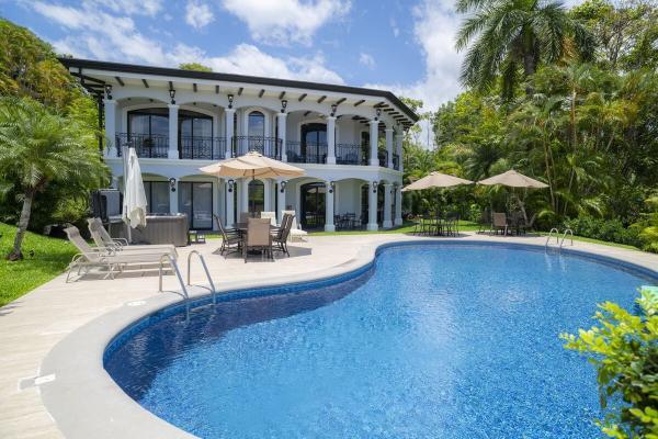 View of the pool and back patio at Casa Patron