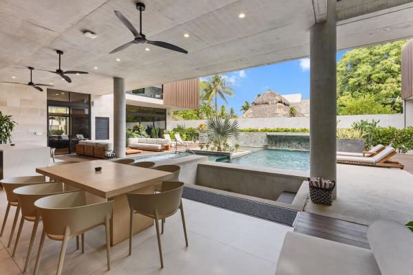 Outdoor seating area at Aquarius Villa Sirena beachfront Jaco