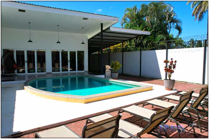 Corner view of Casa Toucan with swimming pool and lounge chairs
