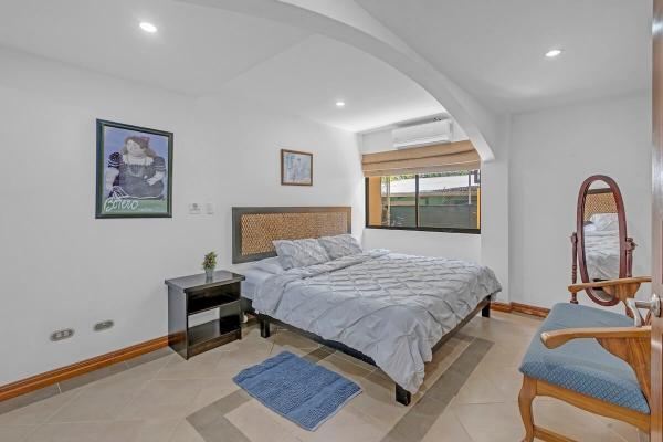 king size bed in master bedroom 1