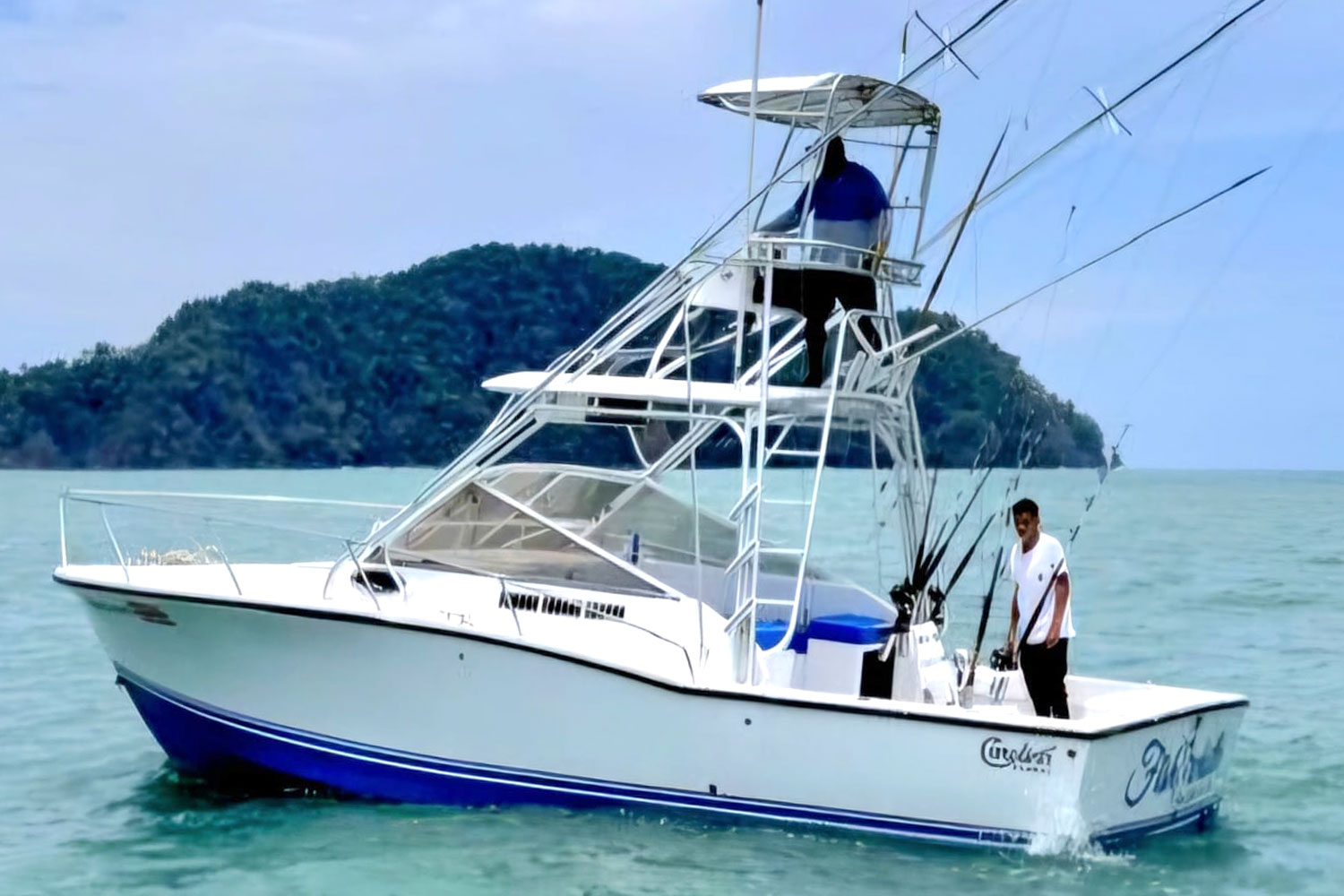 32' Carolina Classic Sport Fishing Boat at Herradura Bay in Costa Rica