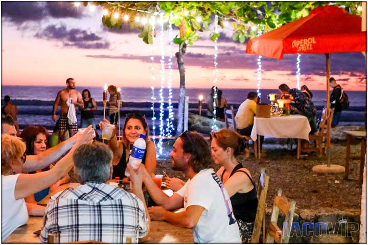 People eating at El Point beachfront restaurant in Jaco
