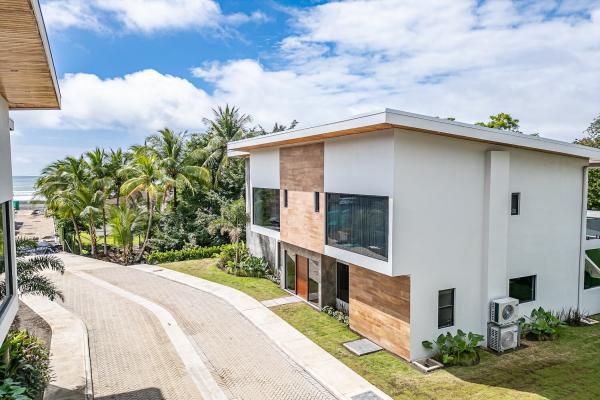 Casa Riomar number 3 villa steps to Jaco Beach