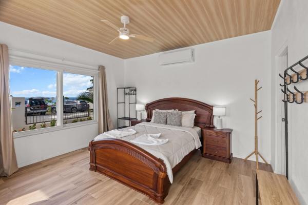 1 Queen Bed Hermosa-sun-bedroom-2-1