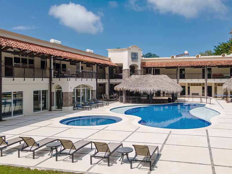 Rancho de Suenos — luxury villa with large designer pool in Herradura next to Los Sueños Resort