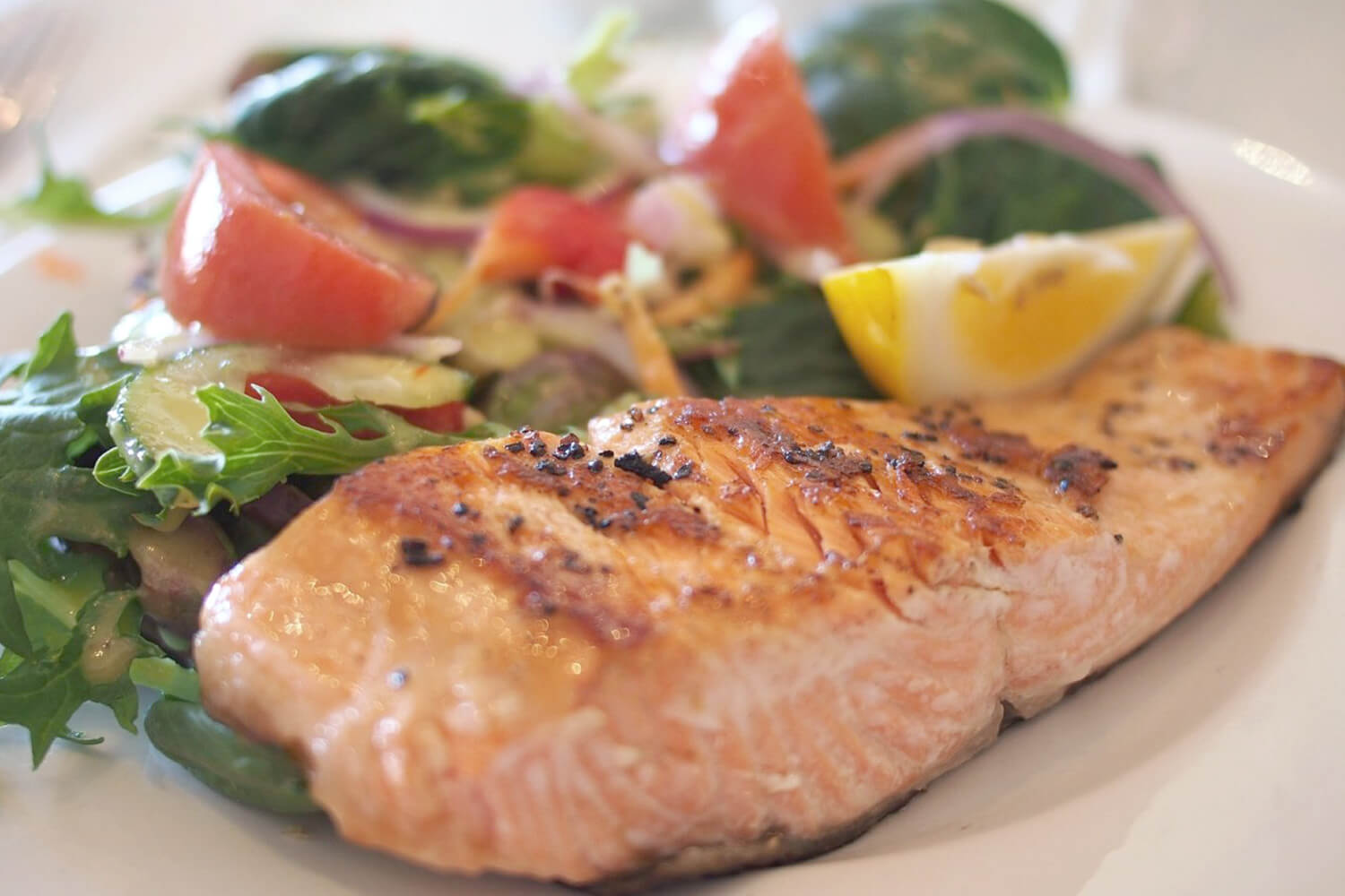 Grilled salmon with salad