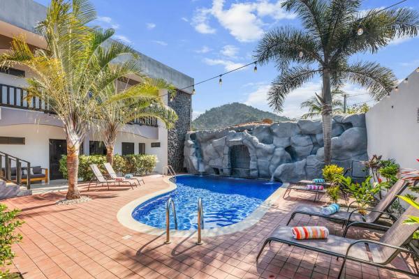 poolside lounge chairs
