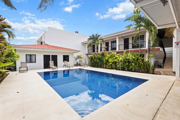 Swimming pool at La Palma vacation rental in Jaco Costa Rica