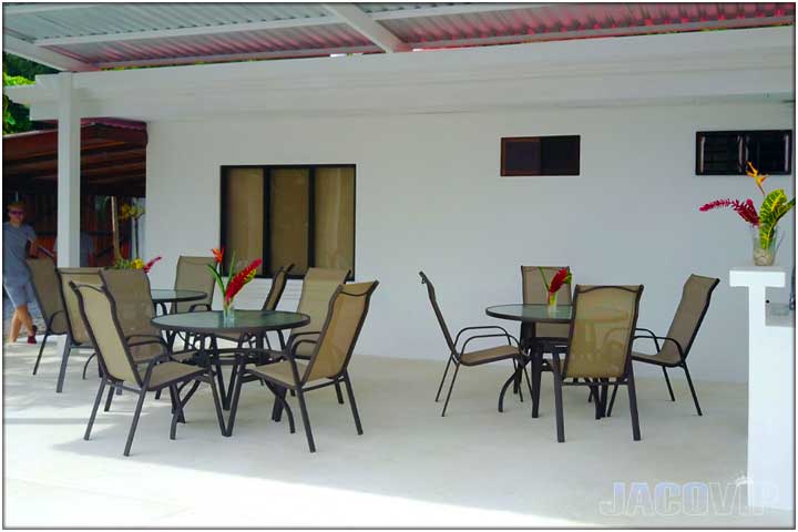 Rancho area with tables and chairs