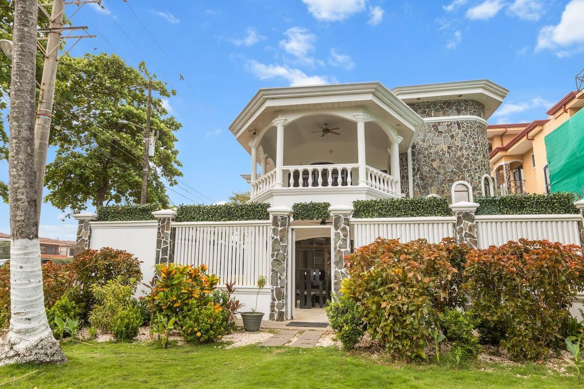 North Beach Villa oceanfront vibe near Jaco center