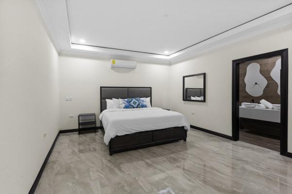 1 King Size Bed Oceanbreezevilla-16.room2