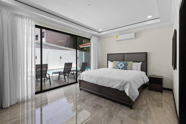 1 King Size Bed Oceanbreezevilla-45.room9