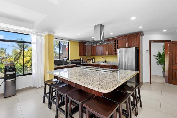 Granite kitchen island in the Costa Rica villa