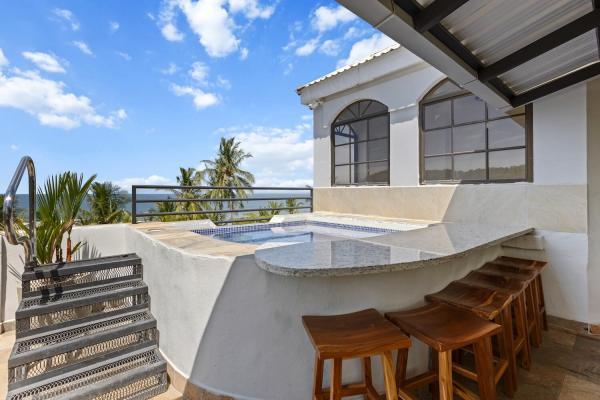 Rooftop with mountain view at the Costa Rica villa