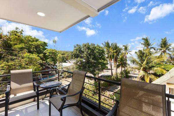 Third floor patio with palm trees