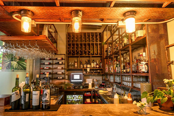 Graffiti Wine Bistro Jaco Walk