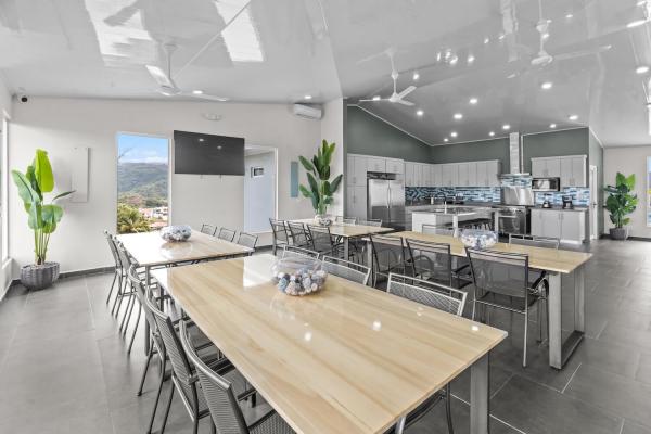 Sky-house-jaco-dining-area-and-kitchen