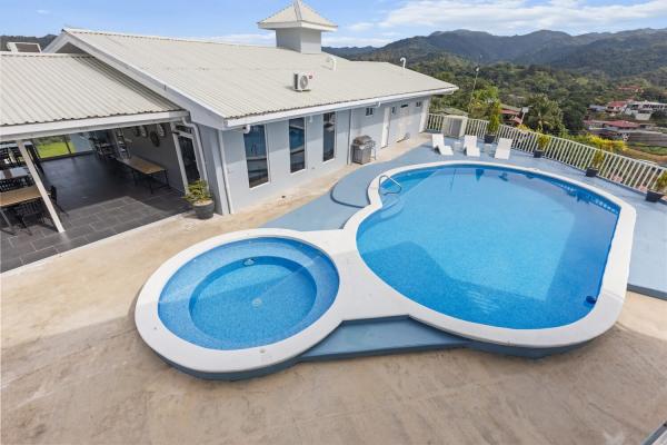 Large Hot Tub and Pool at Sky House Villa in Jaco