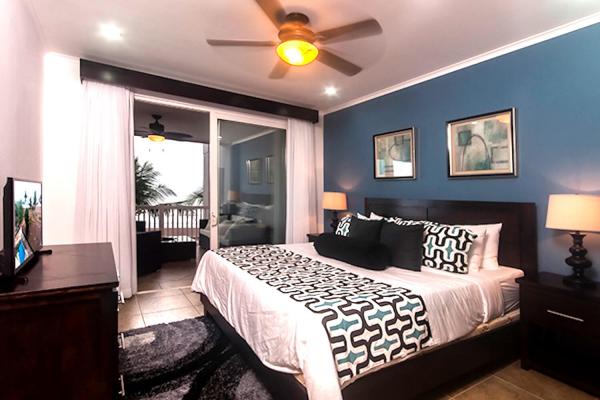 1 King Size Bed Jaco-the-palms-402-master-bedroom-1-1