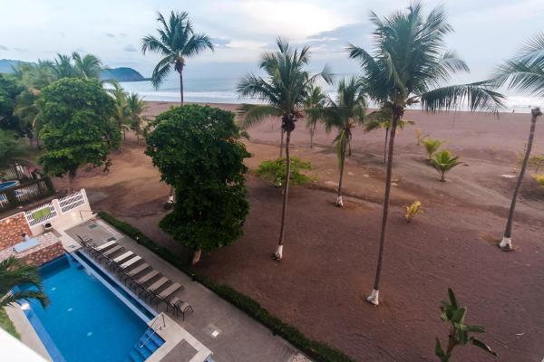 The-palms-402-jaco-beachfront-view-1