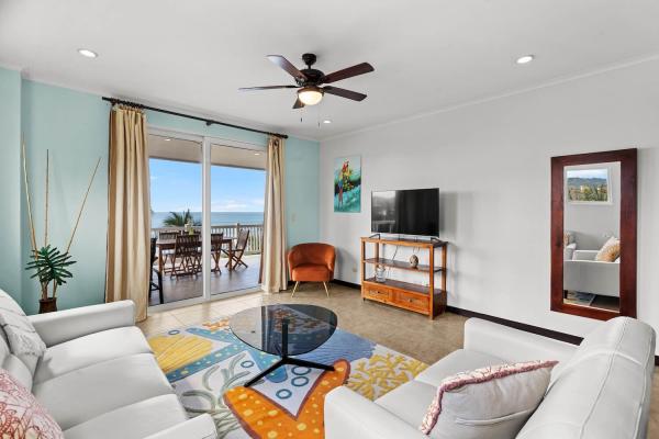 Open living area in The Palms Condo 504 overlooking Jaco Beach