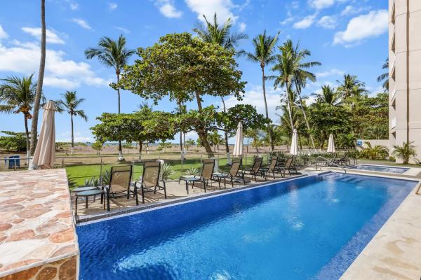 The Palms beachfront pool in Jaco