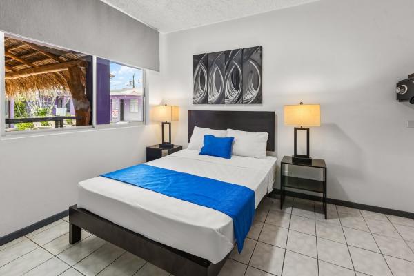 1 Queen size bed in bedroom 12