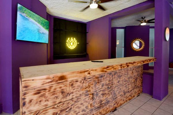 wet bar at Tropical Paradise