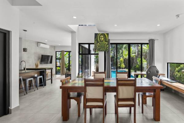 Villa-dos-olas-1-dining-table-2