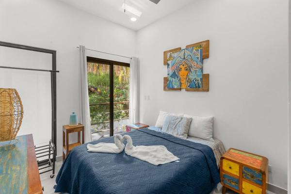 1 Queen Size bed Villa-dos-olas-2-bedroom-2-1