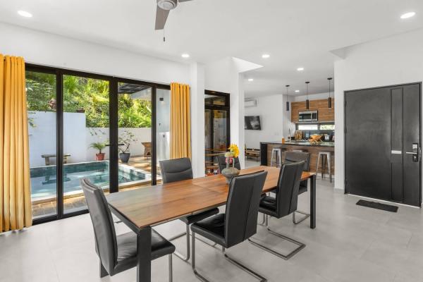 Villa-dos-olas-2-dining-table-1