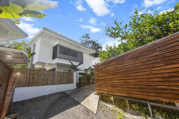 Villa-dos-olas-hermosa-entrance